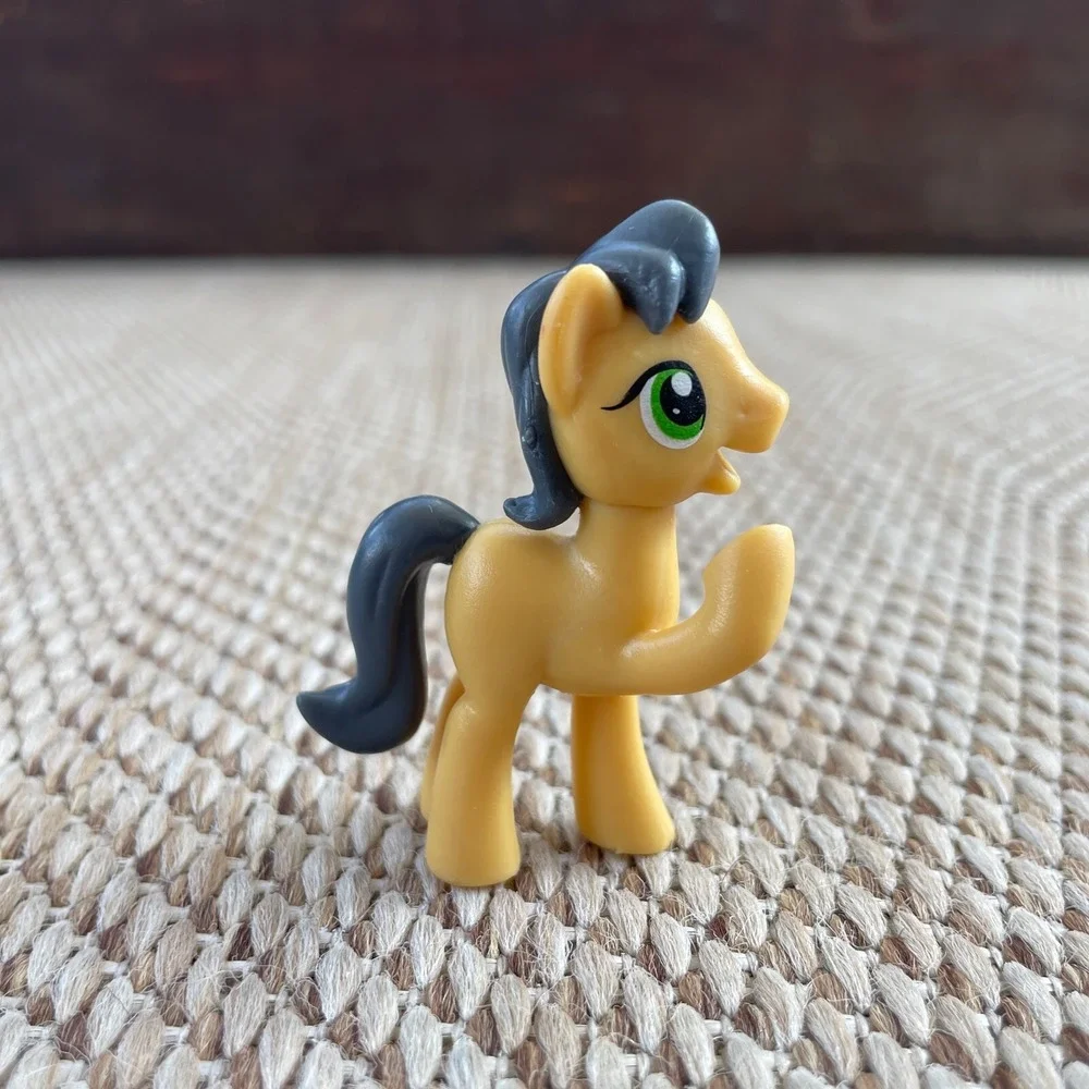 2011 My Little Pony Golden Delicious Figure 2